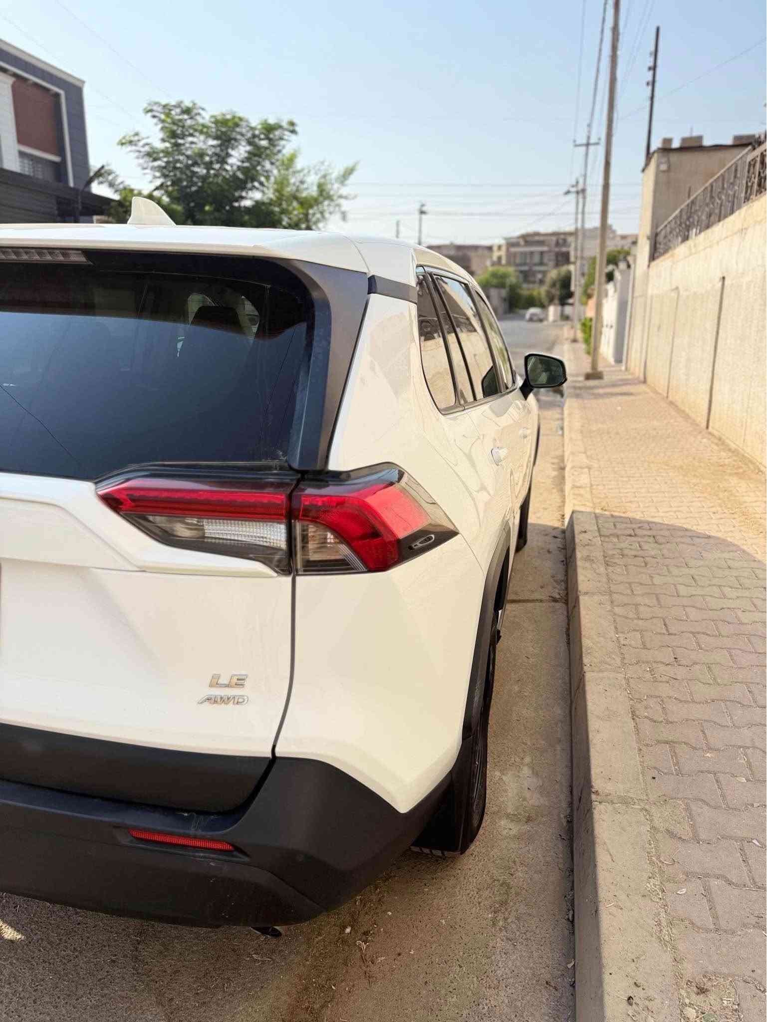 تويوتا راف فور 2024 le awd 
دبل اكسي سياره بجم كبس  بيها بابين صبوغ وشويه من دوسه تعديل  ماشي سياره ٤٢٠٠٠كيلمتر 
رادار سياره  كشنات تدفئه  كهرباي  كيج الكتروني  
***********
2T3B1RFV2RC394317 رقم شاصي كركوك, العراق
