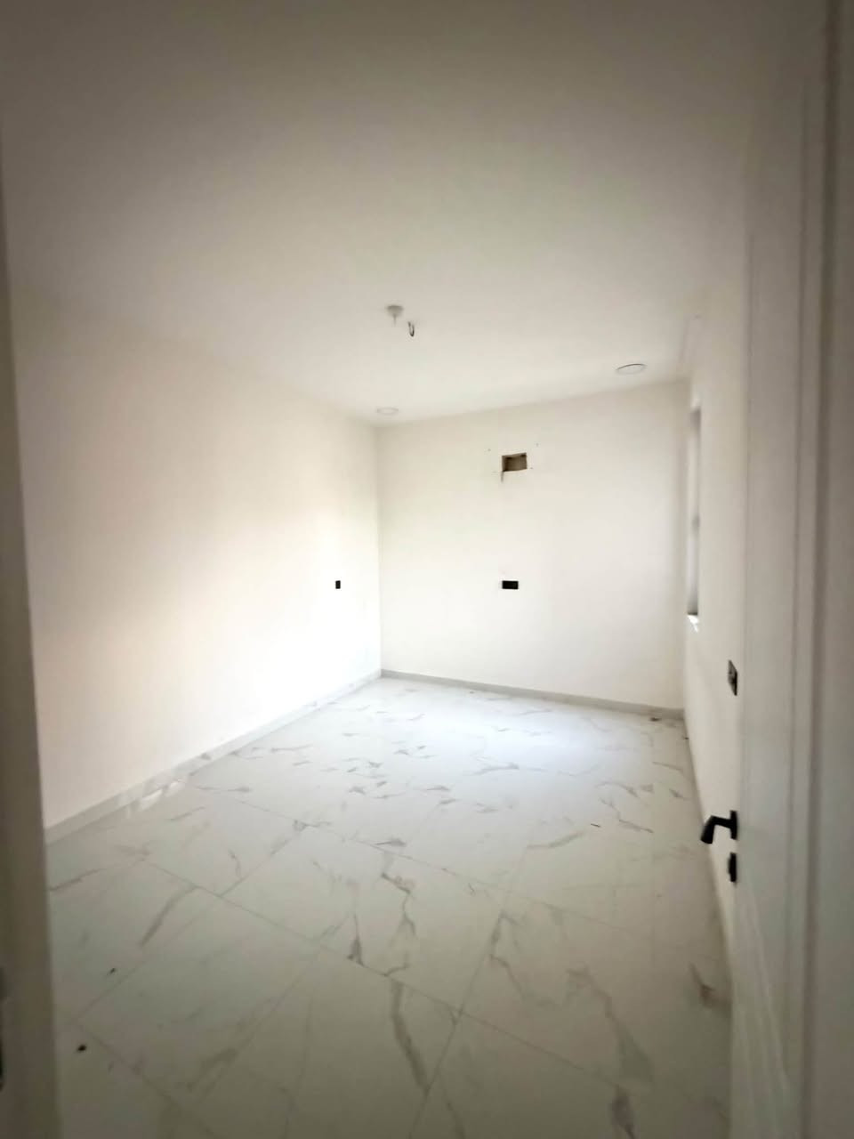 🏠 شقة للإيجار – الداؤودي

📐 المساحة: 264 م²
🛏️ 3 غرف نوم
🚪 مدخلان
🏢 الطابق الأول

📞 للاستفسار: ***********
مشتاق العقاري | بيع • شراء • إيجار
