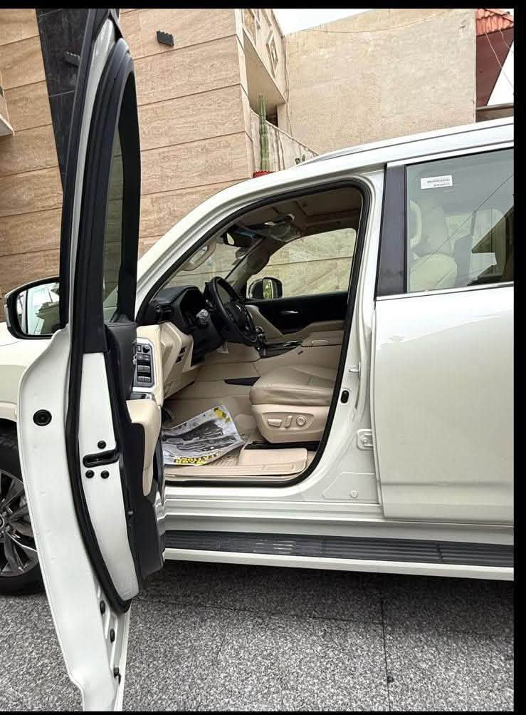 السلام علكيم للبيع
Toyota Land Cruiser 2024
  تويوتا لاند كروزر 2024. 
ملاحضة / رقم السيارة بغداد مميز 
   ماشية - 26 كلم فقط 
✅ المواصفات:  فول مواصفات 
 VX فول مواصفات ضمان شركة ساس
كراسي خلفية كهرباء و خزن ميموري 
الموديل: 2024
الحالة: كفالة عامة من كلشي مغلفة ppf ضمان عشر سنوات سيارة جداً جديدة 
المواصفات : معروفة مواصفات VX 
مكان السيارة بغداد 
📞 للأستفسار الاتصال على الرقم ***********
