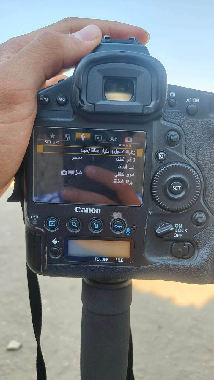 سلام عليكم اخوتي المصوريني الرياضيني كامرة كانون ديكس وان كامرة غنية عن تعريف بدي كلش قوي بل تصوير رياضية بل ثانية تلقط 20 صورة بدي كلش قوي شترهة 25 الف سعر 10 ورقات  علواني بغداد بسماية ***********
