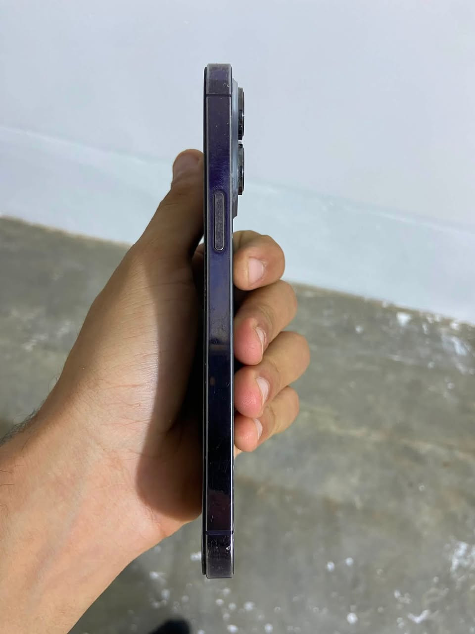 ايفون 14 pro max للبيع
ذاكرة 256 
بطارية 79 
نظافة 90 %
ملاحظة (شاشة مكسورة +ظهر ) 
البقية شغال 10/10
سعر كلش مناسب 550 

رقم الواتساب ***********

