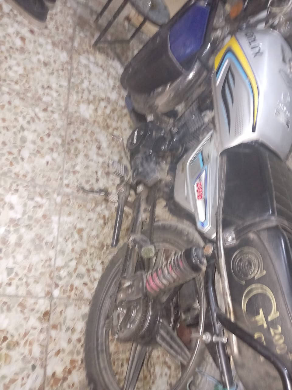 سلام عليكم دراجه البيع دراجه حلوه ونضيفه ما ناقصه ايشي بس تاير الصوره تعبان مكينه مكفوله عنواني بغداد تقاطع درويش مال بياع السعر ٦٥٠ وبيه مجال قليل رقم الهاتف ***********
