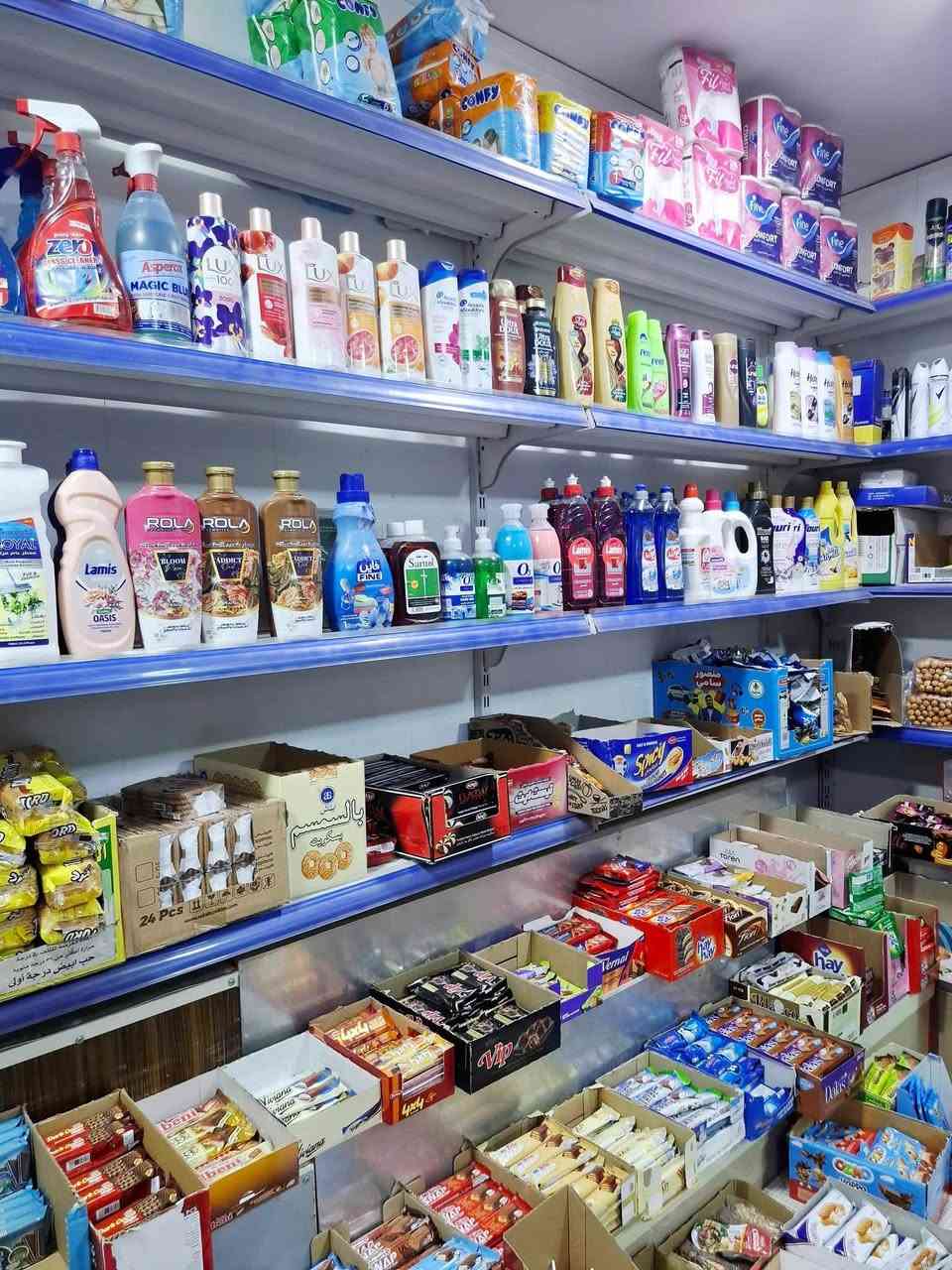 محل للبيع (سر قفلية)  او بيع بكامل ملحقاته 
​التفاصيل: محل بكامل ملحقاته وأغراضه للبيع.
​المحتويات:
​برادات (عدد 3)
​مجمدة عارضة
​رفوف متكاملة
​سلات أجباس (عدد 3)
​سبلت
​كافة الأغراض والملحقات الأخرى
​سبب البيع: عدم التفرغ.
​الموقع: الصويرة – شارع الخمسين. الشارع الخدمي الصب مقابل منتدى شباب الصويرة 
​للتواصل والاستفسار: ‭***********‬
