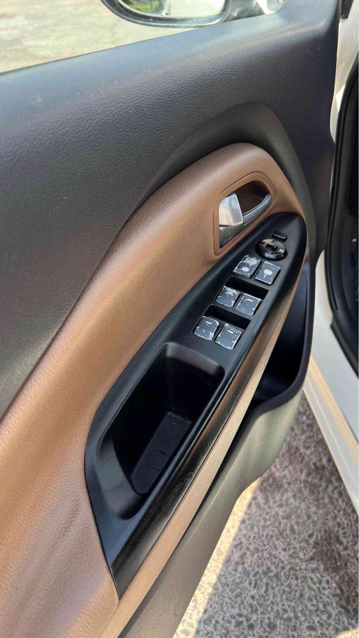 Kia rio 2014 سلاو ریز کیا رییۆی خەلیجی سپی بەفری گیرتۆماتیک+شاشەو کامیرە+سوکان ڤۆلیۆمو تحدید سرحە+جام کارەبایوو ئاوینە شەفت +سئ مۆدی لیخورین حادیو تماتیکو شەفتی سوکان+ مەکینەو گیرو تەبرید بەشەرتی فەحس سەیارەکە ئی مالییە بەناوی خۆمانە زۆر خاوینو بئ مەسروفە چرکەی تیدانیە رەقەمو سەنویو هەزەی هەموو نوییە وەکو سبوغ سئ پارچەو بستیکی هەیە بئ ژۆریو بئ ارباك پیشو پشتی کەپسە بەناوکردنو غرامەش بەشەرت سحری ٧٨ کەمیک مەجال لە هەولیرم  م*********** أربيل, العراق
