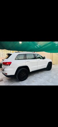 جراند شيروكي • ٢٠١٤ • فتحة سقف