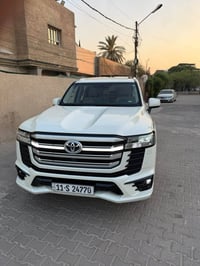 لاندكروز 2023 ساز  لمتدد اصل ٤ كامرات مكفولة من الشخط ماشية ٤٠ الف مغل...