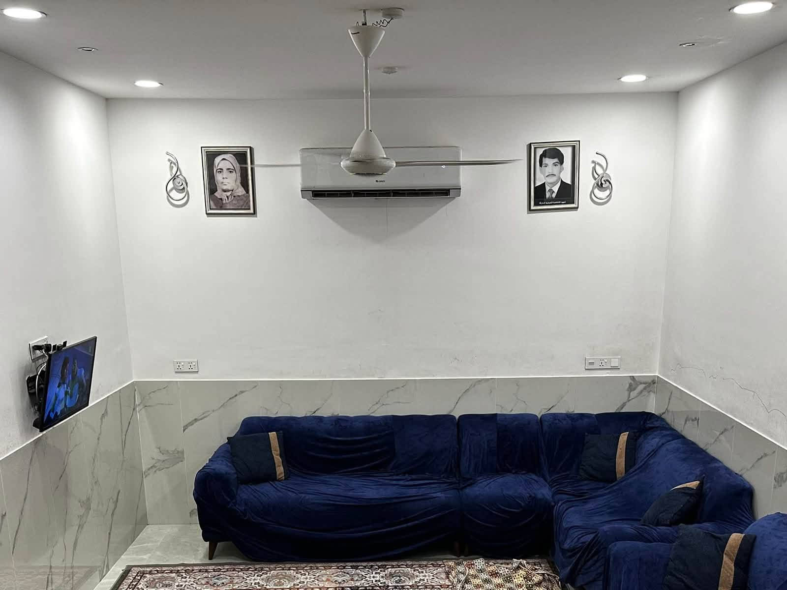 بيت مودرن بناء 25  🔥🔥🔥
حي الفارس 200 م على ساحة و شارع 15 طابق ونص غرفتين نظام سويت وغرفة الثالثه غير مسقفه مطلوب إسكان 50 مليون وسعر التطلوعه 260 مع مجال ***********

