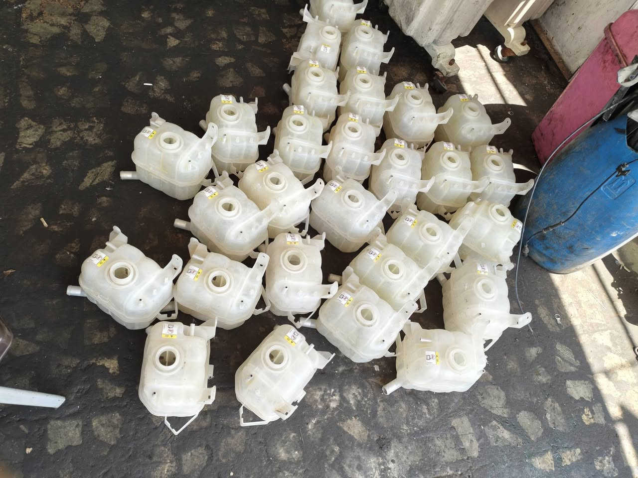 تم بعون الله توفر غراض ب انواعه دبات ماء وند ستار عنبار بريك وند ستار فري ستار اذان محرك فري ستار وند ستار دبلات امامي خلفي اكسبلور 2004
كلشي متوفر غراض فورد عام

.
.
العوان الطالبيه قرب جسر القناه 

.
.
للتواصل
***********
***********
