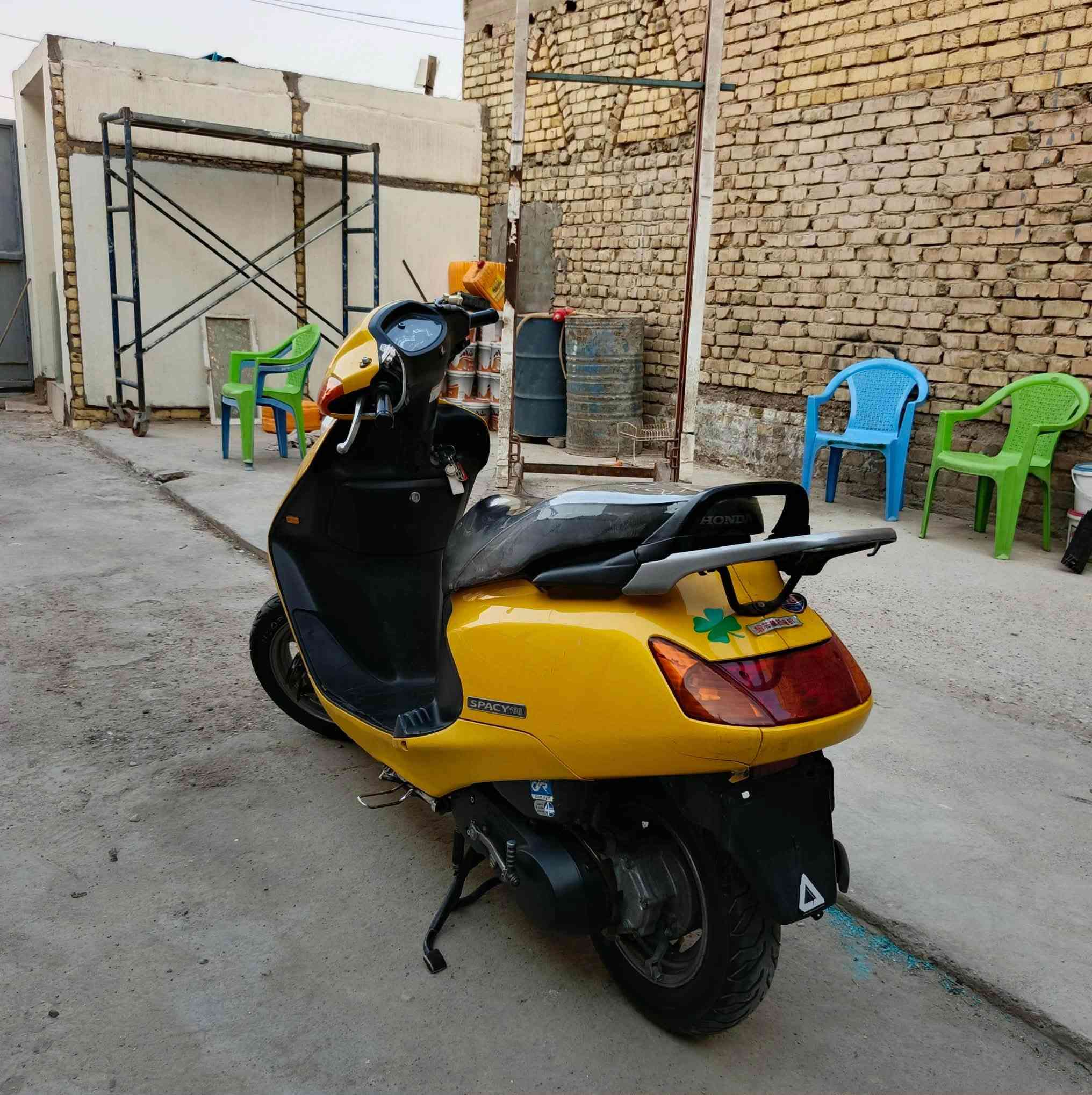 سلام عليكم دراجه اسبيسي ياباني للبيع مكفوله كفاله عامه مكينه مامفتوح بيها برغي كهربائيات كلهن شغاله كڤرات اصليه مابيها اي نقص 
المكان كوت خاجيه شارع اربعين خلف رائسة الصحه السعر ١/٢٠٠ وبيها مجال ***********
