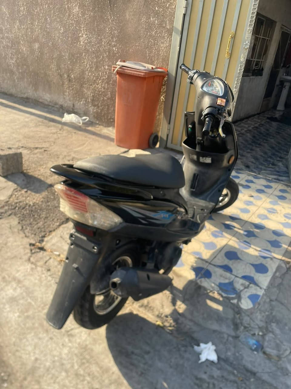 السلام عليكم ماكس عدله رمبه دراجه بيها ويلكب وشيال وستان رياضي
دراجه كلش جديده مختمه كلها 
مكينه ما مفتوحة على وضع البلاد 
السعر600 مكاني بغداد الدوره 
ورقمي***********
