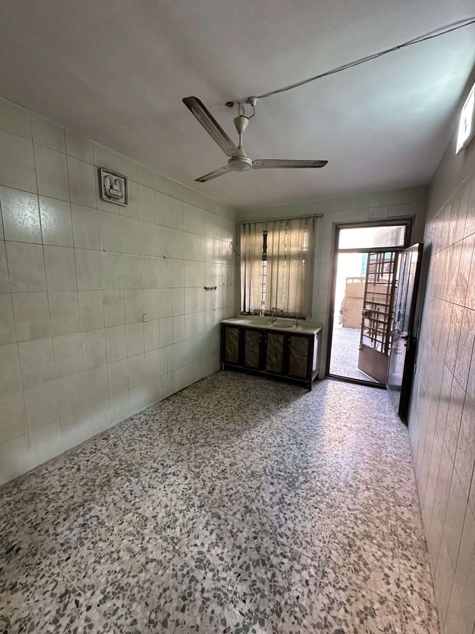 🏡🔥 للإيجار بيت مميز وبمساحة واسعة! 🔥🏡
📐 المساحة: 175 متر
🛏️ 4 غرف نوم
🚿 5 حمامات
🛋️ صالة واسعة
🍳 مطبخ

📍 الموقع: الأربعميّة – شارع الكوفي
💰 الإيجار: مليون و250 ألف فقط

✨ بيت مناسب للعوائل، بمساحة مرتبة وموقع مميز.

📞 للاستفسار:
***********
***********

🏢 مكتب الرواد للتطوير العقاري
🔑 نوفر لك العقار المناسب باختيار مضمون
