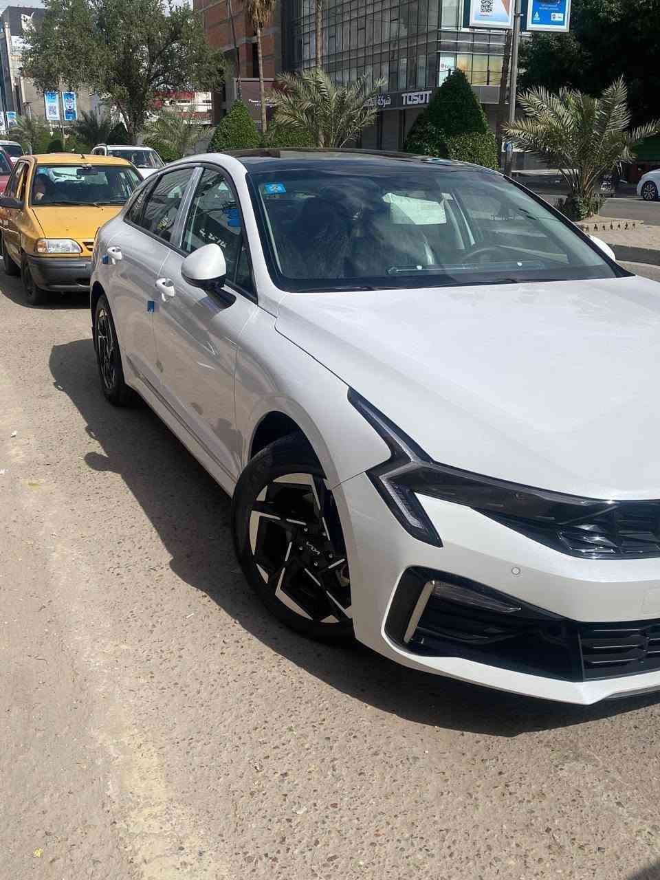 K5 2024 خليجيه سياره بدون قطره صبغ رقم بغداد
ماشيه 30الف للاستفسار الاتصال***********
