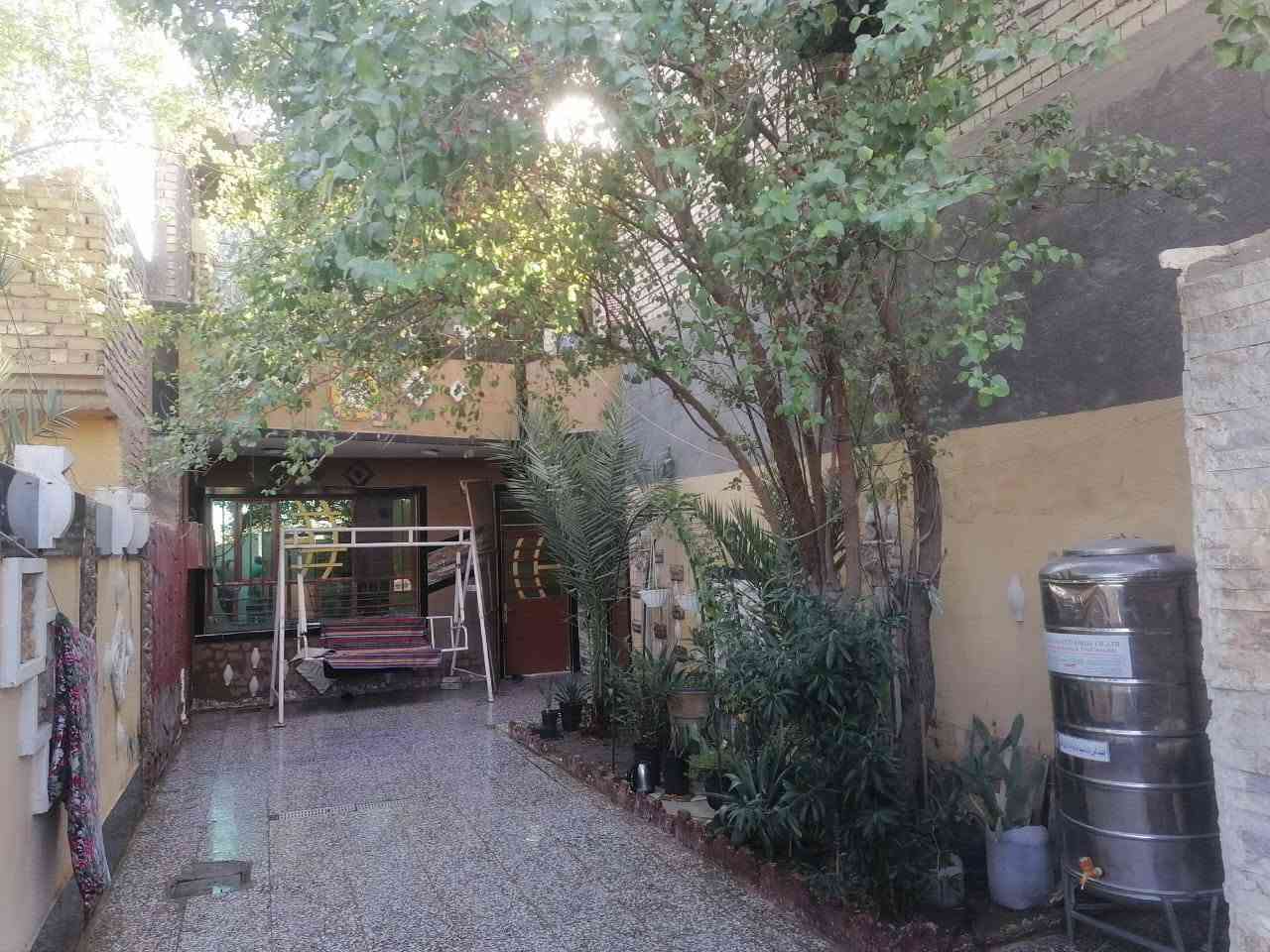 السلام عليكم
بيت للبيع مساحه 280 طالع منة مشتمل 50متر

باقي صافي 230متر البيت طابو زراعي 

حي السفير على الشارع العام شارع 20 البيت الكفاءة والسفير

مقابل منتزه الكفاءة 

ملاحظا البيت يباع وحدة أو مع المشتمل

للاستفسار ***********
