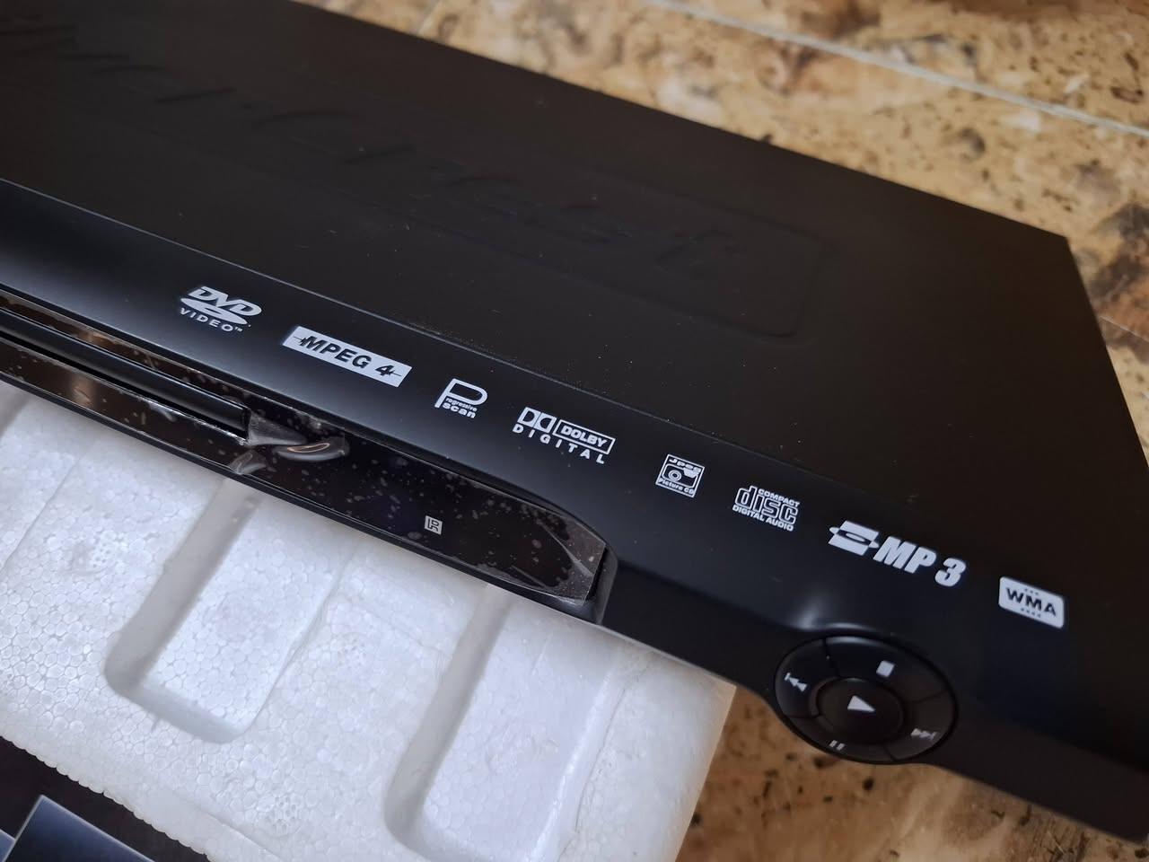مشغل اقراص خارجي CD/DVD جديد أصلي أمريكي 🇺🇸 شرط الضمان والفحص ويعمل بخاصية COUT/USB/DC / ويشتغل من الموبايل  ويشغل  cd/dvd  تسجيل جميع الامنافذ بيه سعرة [ 40 ] ألف يوجد توصيل اتصال [***********]
