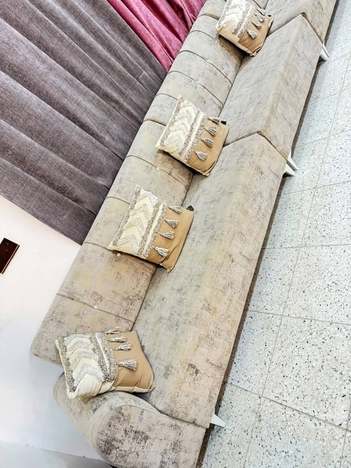 ديوان ١٢ مقعد • ٦ قطع • مستخدم قليل