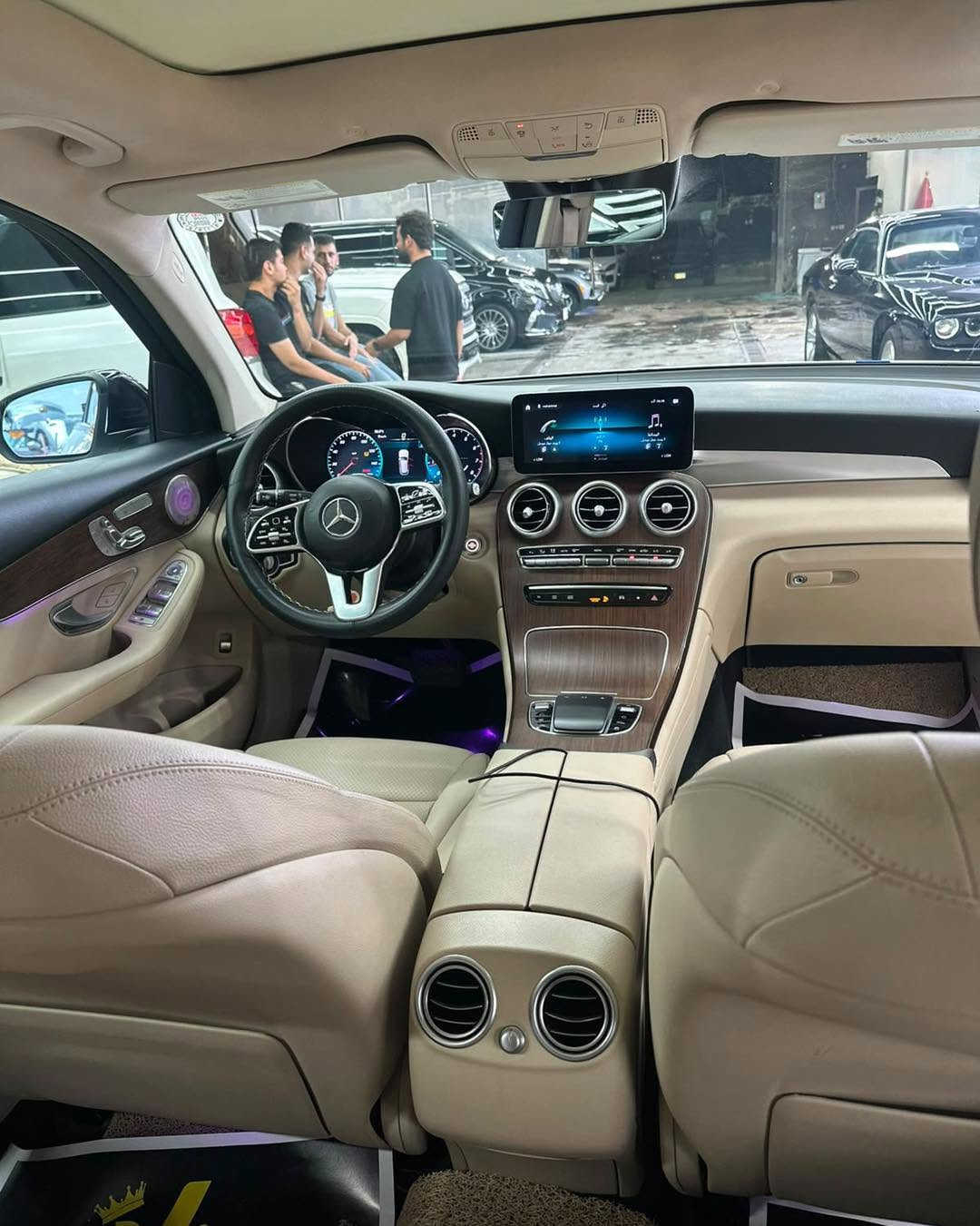 مارسيدس GLE 300 موديل 2022
ماشيه ٢٠ الف السيارة جديدة
نفس الوقت رخيص لان بيها 👇
اجزاء متضرره ٣ قطع وارد امريكة

اللوحه اربيل خصوصي 
المحرك 2.0T

السيارة فول مواصفات 
فتحة سقف بانوراما 
كشنات جلد وكهرباء وخزن
تدفئة تبريد كشنات فول تحكمات
رادار وحساس وكاميرات 360 درجة
ناقل المحرك اوتماتيكيه
عدد المقاعد خمسة

🛑السعر سوي تعليق يصلك تلقائي
رقم هاتف ***********
