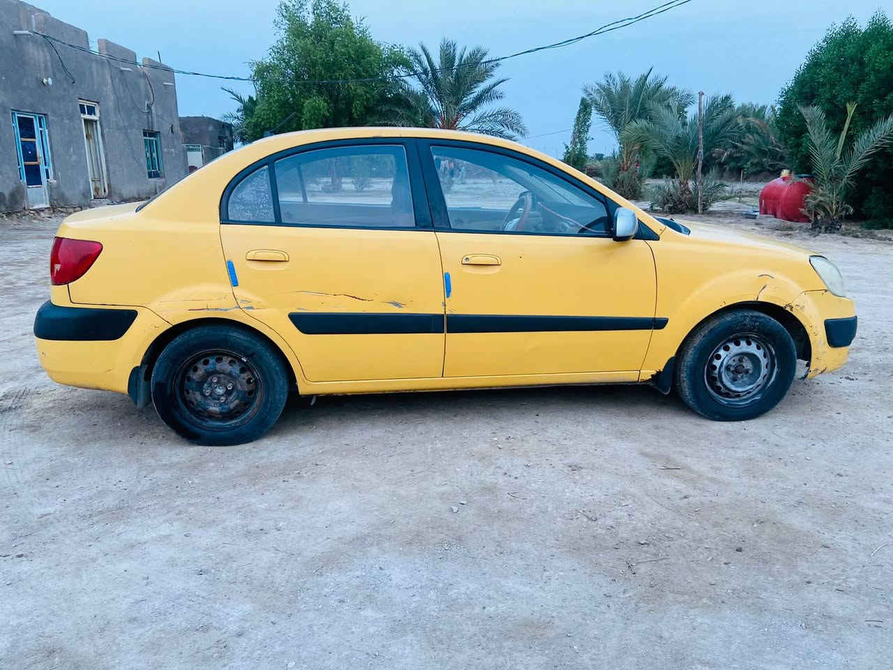 السلام عليكم كيه ريوموديل ٢٠٠٧ خليجي مكينه 1600 وكير شرط حدادية أماميه جديده  مكاني سماوة سعرها 60 الشراي يتصل ***********

