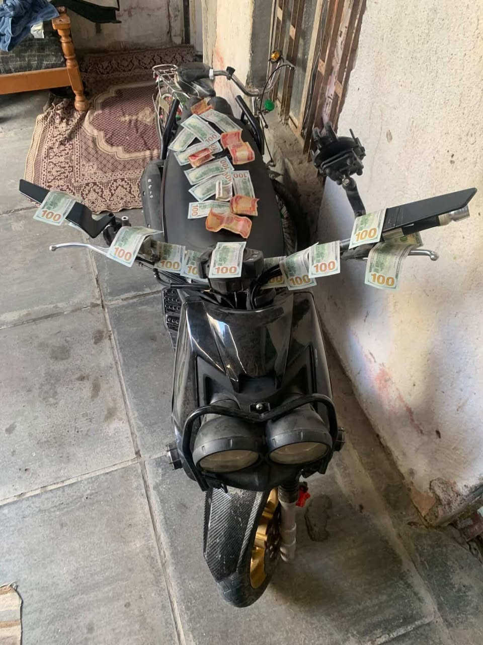 سلام عليكم سكنس جبلي مزوده كور بصمه نوزل ثم ازرف جويتر رياضي بوشه 58 ونص دراجه تشلع تبليط ع ايدي من رمبه منزله صاله 7 تشهر بيه بس راجس مال كلج لمامي كلجات رياضي اجت وياهة بس كلجاته ب200 سعر مليون وميه بيهة مجال شي بصيط عنواني بغداد مدينت صدر رقمي ***********
