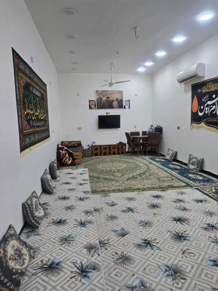 السلام عليكم ورحمة الله وبركاته 
دار للبيع مساحه 500م تحت البناء200 متر اربع غرف نوم وصاله كبيره مع استقبال ومطبخ حار وبارد طابو زراعي سند 25 بناء حديث منطقة مليبيج قرب المجسر الجديد خلف اسواق ابن طلال السعر 200 مليون العازم عالشراء يتصل لو يراسل واتساب وانطيك تفاصيل كامله عن الدار ***********
