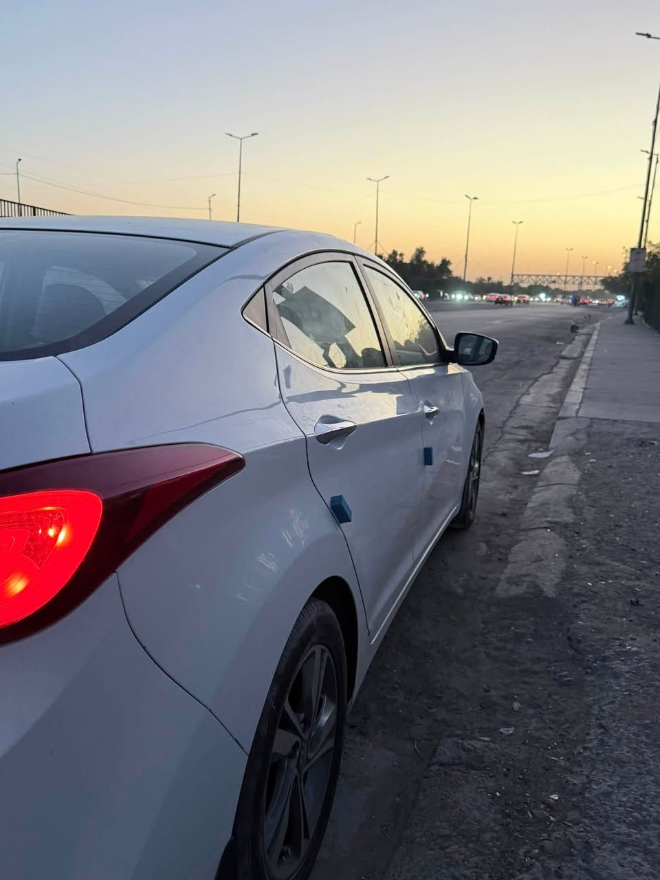 النترة ٢٠١٦ خليجي مكفول من الضربة مكينة ١٨٠٠ ماشية ٢٠٠بيهة صبغ قليل بل جاملغ الايمن اثر شخط بسيط جداً مابيهة اي داخل مكينة ممفتوحة كير ممفتوح تبريد صدر جاهزة سيرفس ممشتغل بيهة رصعات قليلة بل قمارة السعر ١٢٠ مجال بسيط جداً مكاني بغداد حي العامل***********

