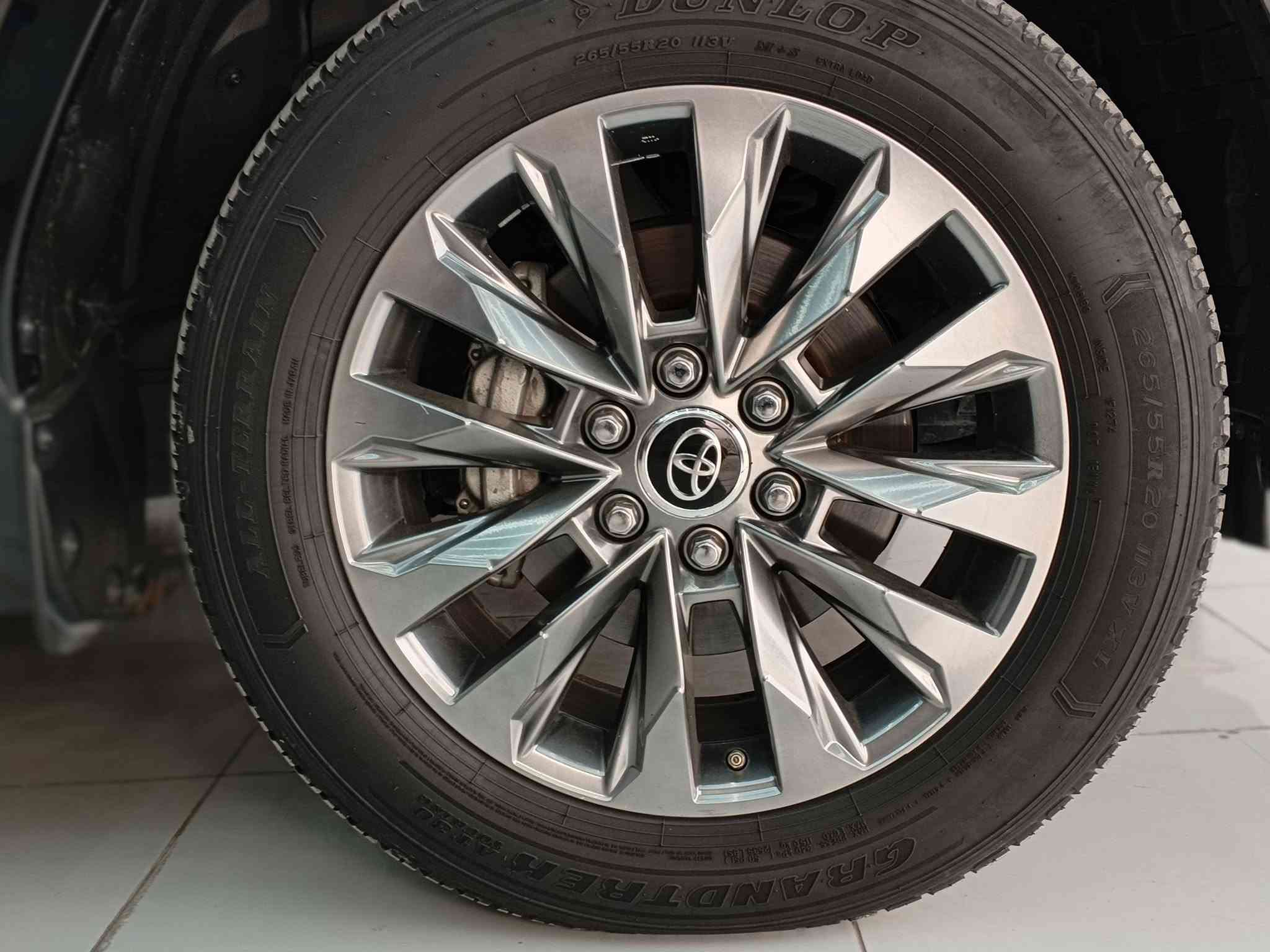 لاندكروز VXR • موديل ٢٠٢٤ • ماشي ٢٦ الف