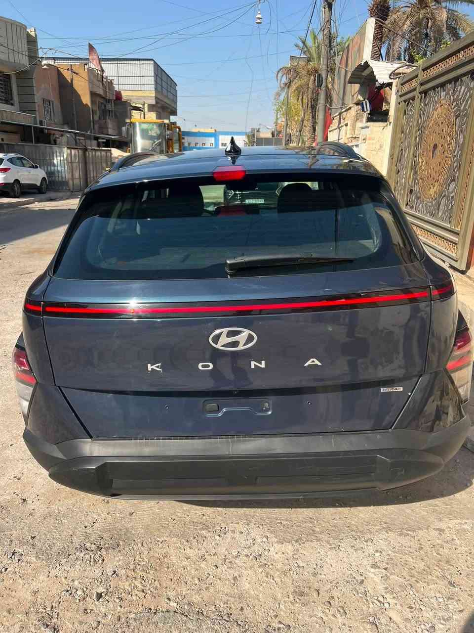 السلام عليكم
للبيع كونا موديل 2025 فئة sel  
 رقم بغداد بأسمي 
حادثها خفيف تبديل قبق جنطة فقط
بدون ايرباكات 
مواصفات السياره تحكم استيرن جهتين
شاشه كبيرة كامرة دوارة 
تحديد مسار + تحذير خروج عن المسار 
رادارات جانبية وخلفي وأمامي 
شحن السلكي اشاير بالمري
كشنات جلد أسود تبريد بيانو
لد خلفي وامامي الايد زنون
بصمة تتشغل عن بعد
أبواب بصمة ترحيب
سايد بريك كهرباء قطعتين تبريد
ويل كب حجم المحرك 2000 دوش
السعر 180 وبيها مجال 
مكان السيارة بغداد 
اتصال على هذا الرقم *********** واتساب
