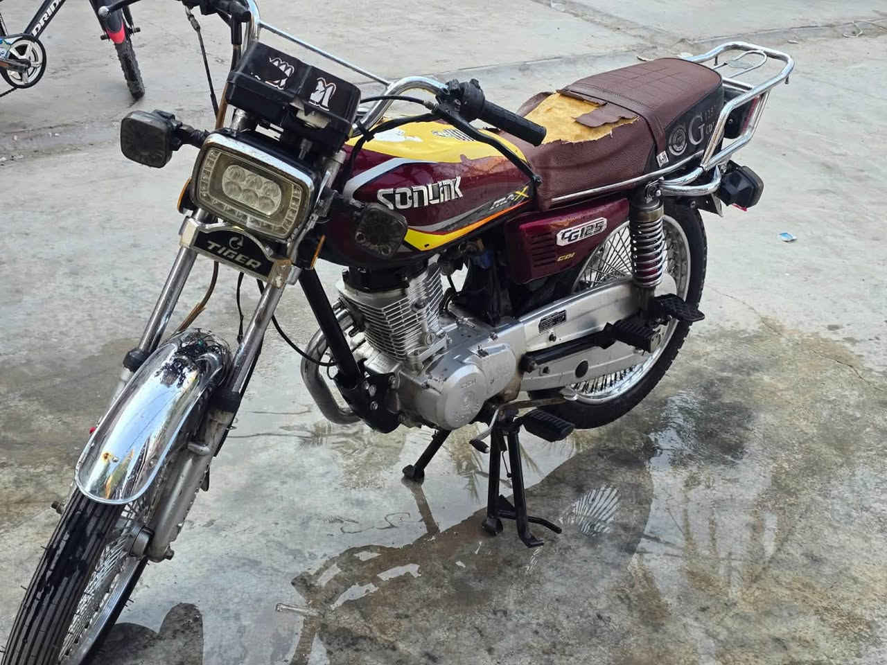 السلام عليكم
Tiger Sonlink CG125
دراجه خير من اللّٰه نضيفه تحتوي على مفتاح احتياط وورقه شركه فقط
سعرهه 500
عنوان / ديالى بعقوبه / الهويدر
لاستفسار مراسه الصفحه او الاتصال على
***********
