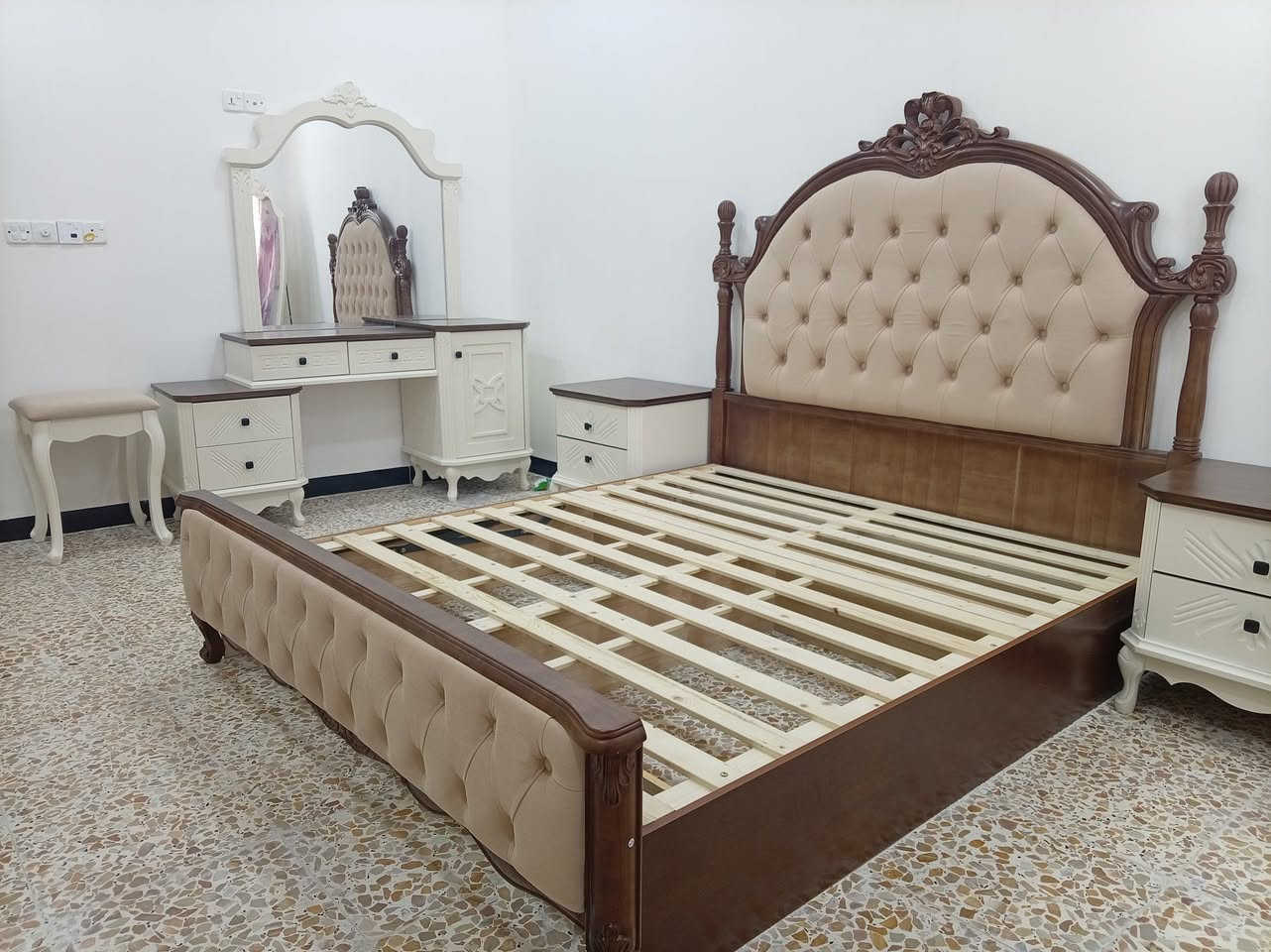 نجار غرف نوم تركي صيني عراقي مصري
معا كادر فني تركيب وتصليح جميع انواع غرف نوم
***********
*********** واتساب
معا كيه حمل نقل جميع محافظات
