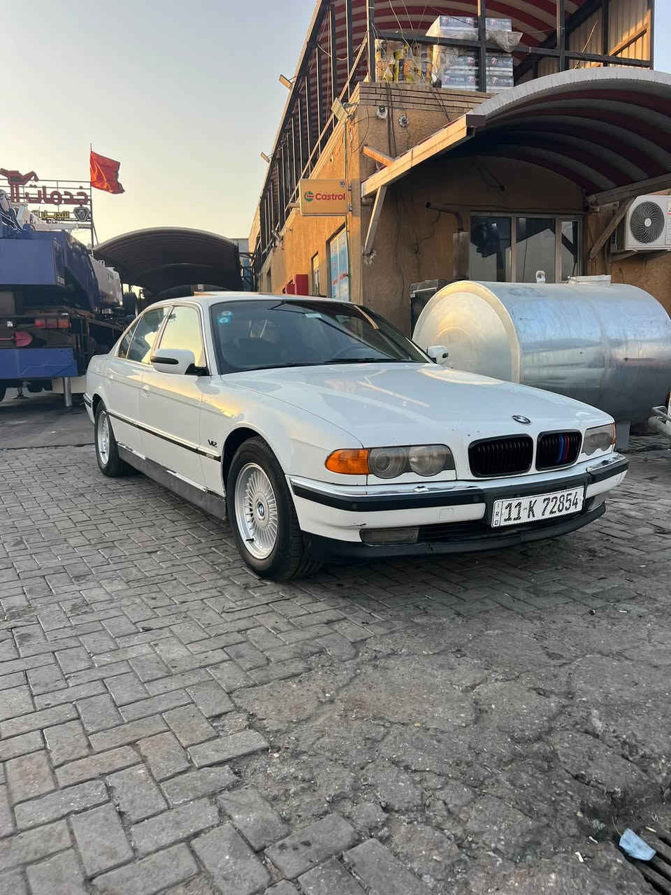 سلام عليكم BMW/750i/V12/1995كفاله عامه صبغ وضربه ونقل وتبديل
رقم بغداد بسمي سنويه ل30  حداديه جديده دبلات خلفي هايدروليك بلاد تخم تاير سلايت شغال مكينه 12سلندر سياره كلها بلاديه تبريد شغال كشنات كهرباء جلد 5بردات خلفيه كهرباء جنطه شفط منضومة زنون كامله شاشه اندرويد ويل شعاع بلاد مال 50 بجم 2000محدث السعر 130وبيها  ترهم مراوس الفينيه او اوباما للستفسار *********** ماكن بصره
