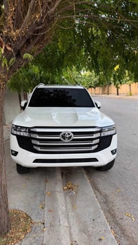 لاندكروزر • ٢٠٢٤ • ٦٠٠٠٠ كم