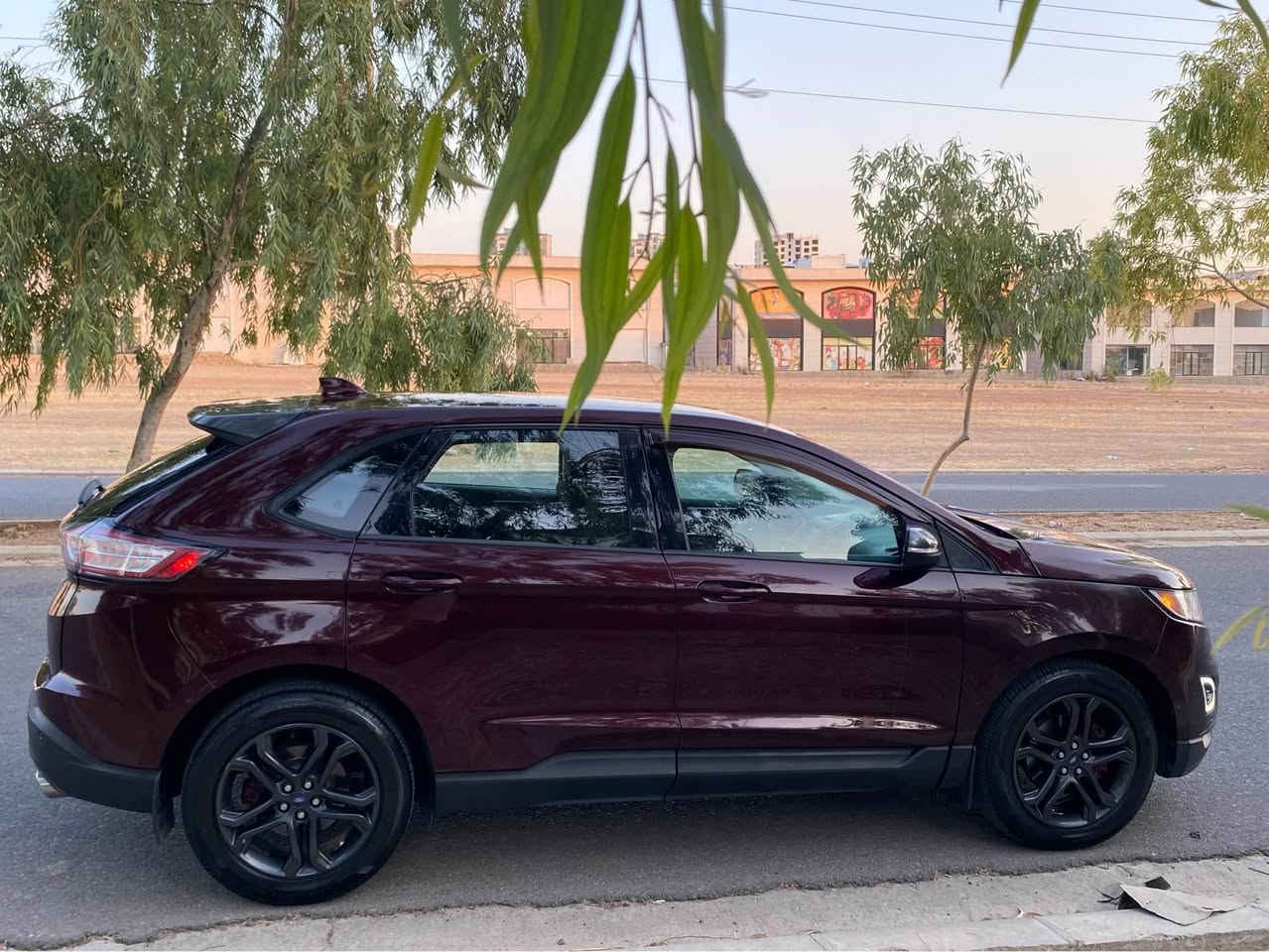 Ford Edge 2018 SEL
فورد ایدج  مواصفات SEL
لون مميز عنابي
يعني فول مواصفات عدا فتحة
ماشية 84 الف
سيرفس كامل مكمل جديد
محرك 20 تيربو مرغوب بصمة ابواب بصمة و تشغيل عن بعد فور ويل شفطات گير ب ستيرن كشنات كهربائي و تدفئة دواخل لونين كراسي خلفي كهربائي ينزل و صندوك كهربائي و يفتح ب رجل كود باب بيها بعد هواي مواصفات.....
حادث بسيط جاملغ نفر نص شبر بنيد بدون دواخل ايرباك فقط ستيرن سيستم
مواصفات حلو مرتبة سيارة مال البيت
سنوية و هزة جديد لحد 2029 بأسمي
مكاني اربيل 
رقم موبايل: 
***********
*********** أربيل, العراق

