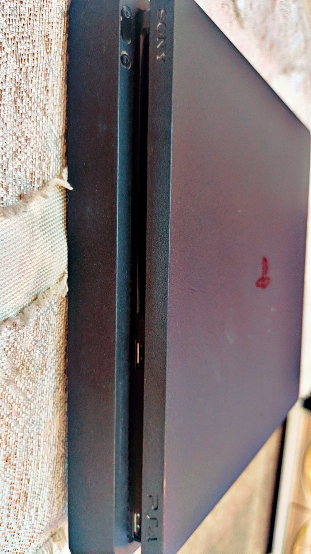 ✨ للبيع بلايستيشن 4 Slim — 500GB ✨
🎮 الجهاز: PS4 Slim
💾 الذاكرة: 500GB
🕹️ يد أصلية عدد 1 — شغالة ومرتبة
🔌 شاحن اليد موجود
🏎️ دركسون PXN V3 PRO — كامل الملحقات
📦 كارتون البلايستيشن غير موجود
💰 السعر: 260,000 دينار فقط
🤝 يوجد مجال للشراية 
✅ الجهاز كامل وجاهز للعب
✅ الدركسون ويا جميع ملحقاته
✅ البيع للجادين فقط
🎮 فرصة حلوة للي يريد جهاز + دركسون بسعر مناسب 🔥
تواصل واتساب ***********