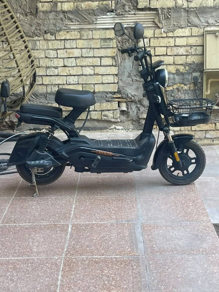 سلام عليكم دراجه شحن جديدة بعدها مستخدمه قليل كلش نظافه ميه بل ميه ب275 سعرها ***********

