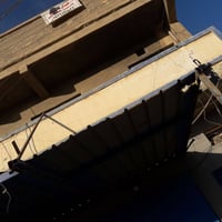 يوجد بيت طابقين للإيجار ويوجد شقة أيضًا للإيجار في بداية البقيس للاستف...