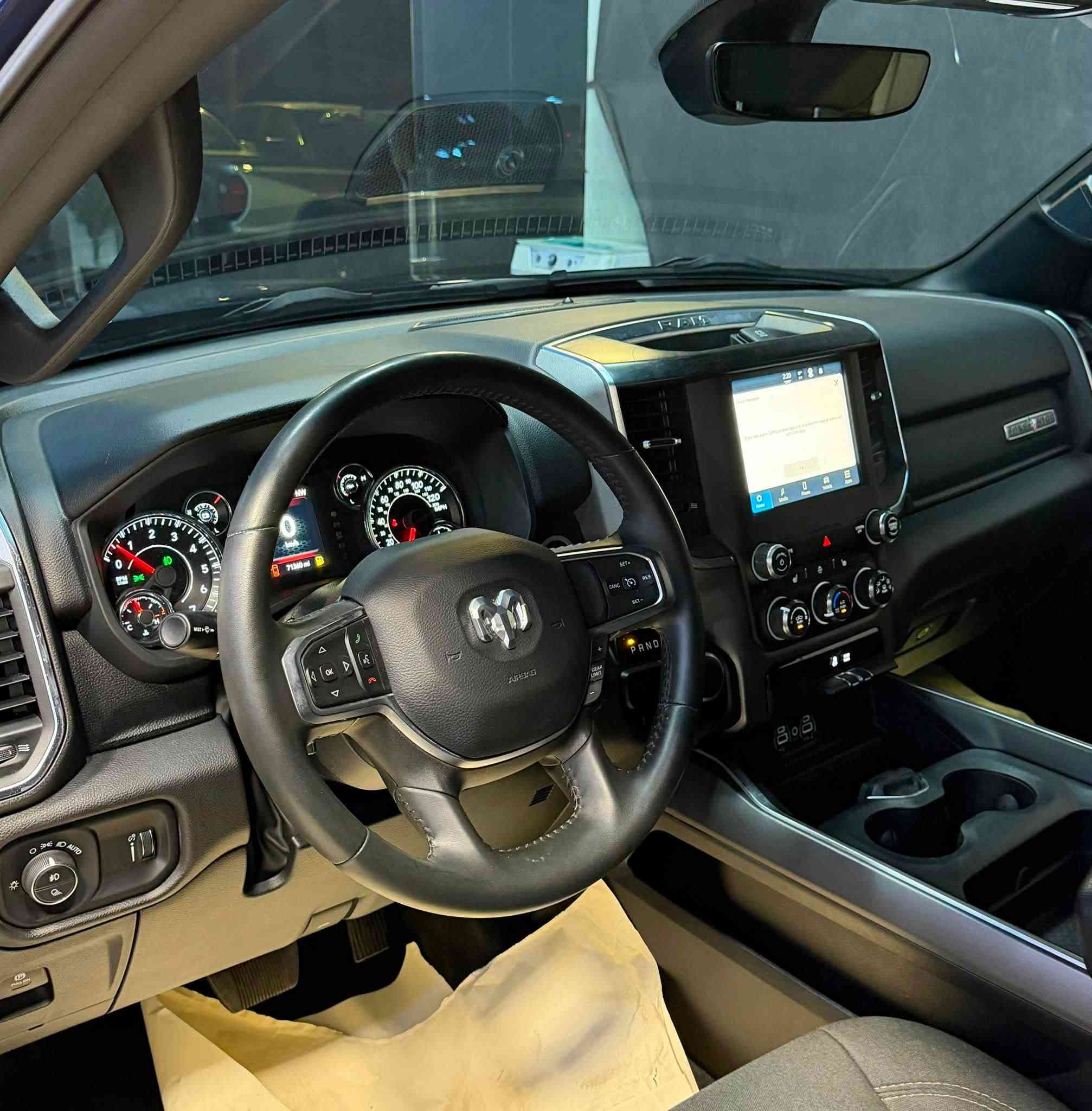 Dodge Ram 
2024 BigHorn
V8 - 5.7L - 4x2

بسمە 
شاشە
کامیرە 
باب طویل
بودی قصیر
رادار
ئوتو ستوب
ویل 18

71.000 mile
بدون صبغ
سعر 300

***********
***********
