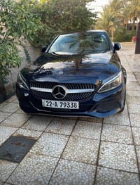 مرسيدس  C300 موديل ٢٠١٨ للبيع  السياره فول فول موصفات  دبل ماوس  بانور...