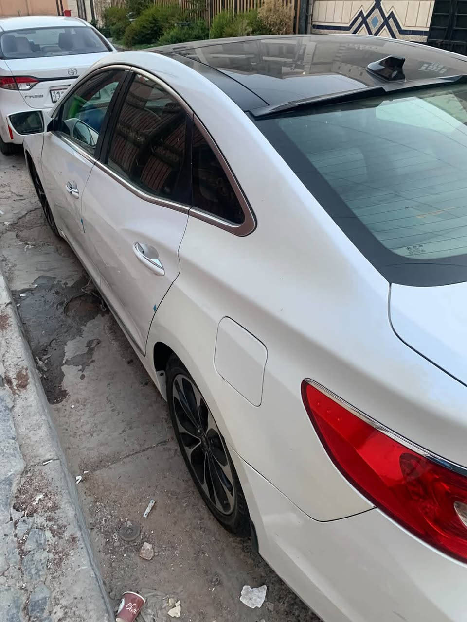 ازيرا 2014 
السعر 105 
فول مواصفات
عدسات زينون بنوراما  مري شفت تحكمات كامره شاشه بعد هواي مواصفات 
حادثها جاملوغ الايسر هلف السائق
وقبق جنطه بدون دواخل 
عنوان بغداد حي الجامعه
***********
