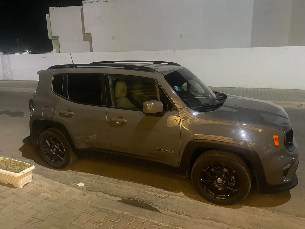 السلام عليكم جيب رينجد موديل ٢٠ للبيع رقم بغداد تحويل محرك ٢٤٠٠  بصمه تشغيل عن بعد مكاني كوت مجمع الرواد السعر ١٢٠ التواصل ***********

