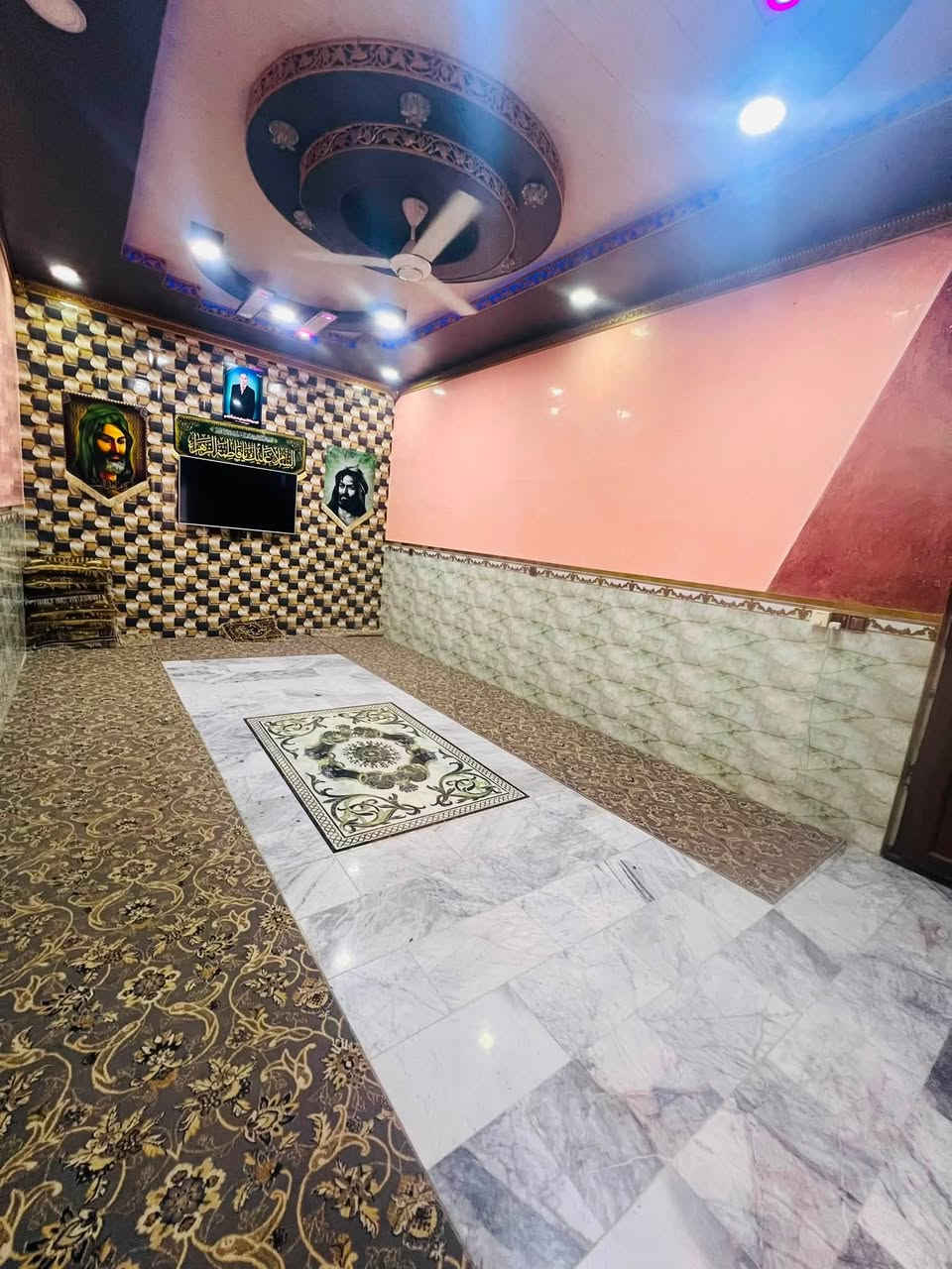 السلام عليكم بيت للبيع الشافعية طابو صرف اول ما تدخل شارع الجنسية من جهة السوق مقابل المستوصف واعدادية الشافعية للبنات 
البيت 200 متر طابقين بناء جديد 5 غرف نوم استقبال مطبخ صالة ارضي + صاله طابق ثاني مجاميع صحية فوك وجوه ارضية البيت مرمر بالكامل البيت مرتب ومابي اي نقوصات يصير تجاري مثل معهد وغيرها او سكني 
للاستفسار اكثر خاص او الاتصال *********** بي واتساب
