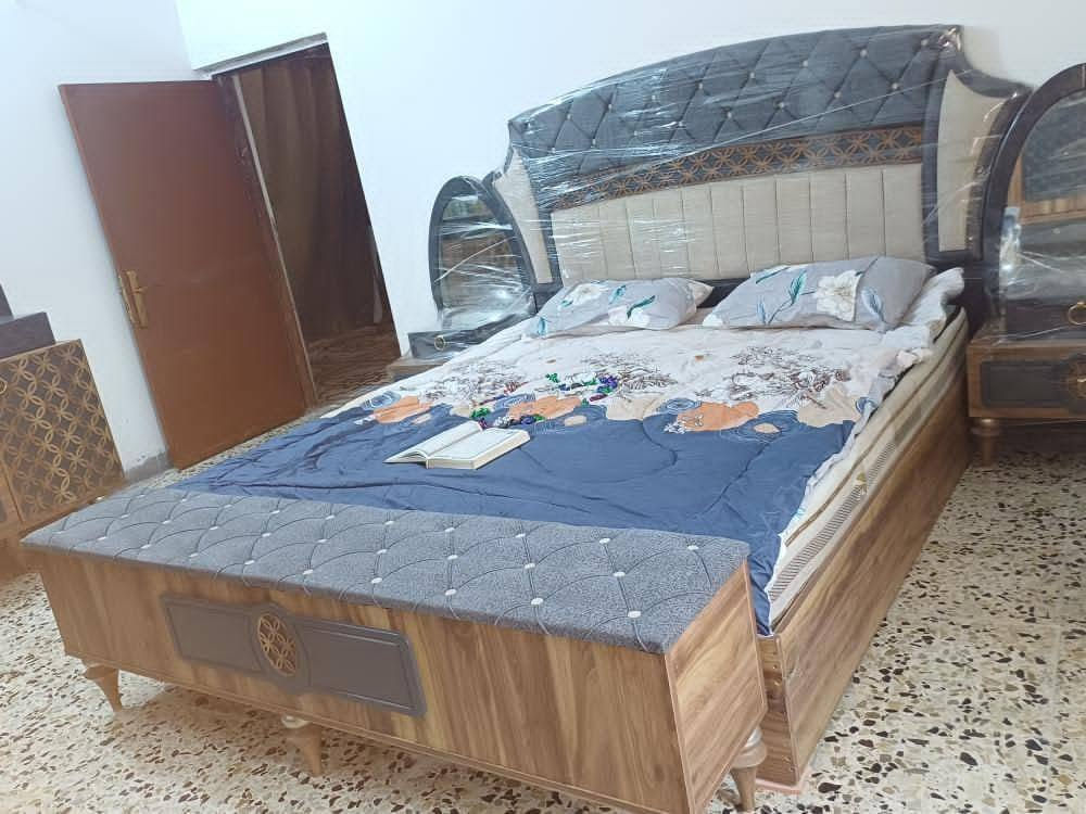 غرفه اخشاب تركي  اخشاب نوع ثقيل وبيها اضرار السعر ٧٠٠وبيها مجال بسيط اتصل ع هاذا رقم وبي وتساب غير متواجد ع فيس ***********
