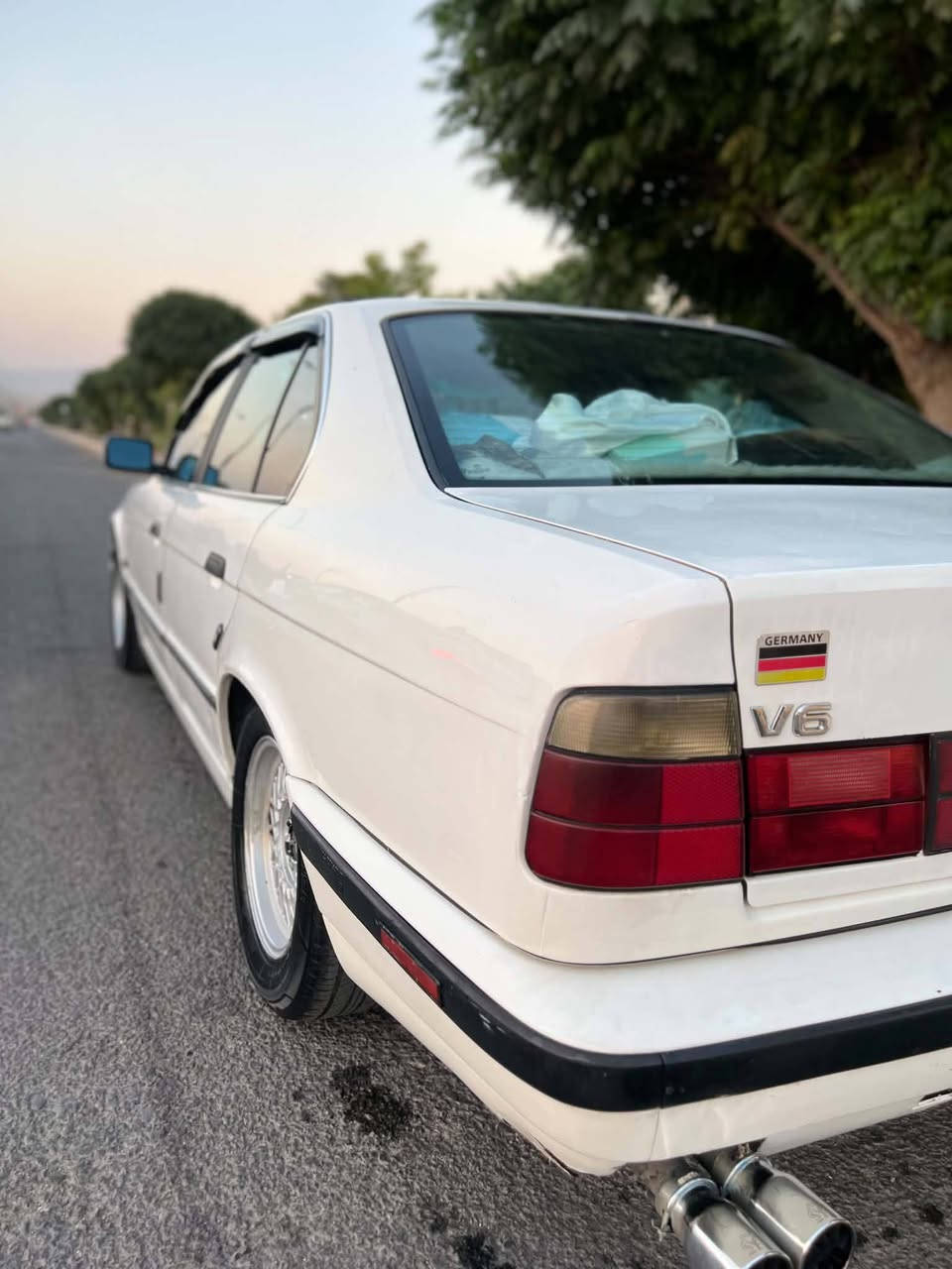 موديل/1991
528 مەکینەی سفری کردۆتەسەری
گير عادي
سنوی تازەیە تا 2029
4كهربا
دبل جكمةجة
سوكان ارباگ
كوشن جلد
كوشن كارةبا
ناوکڕێمی
سلات
دعاميات m
لايت بلاجكتور بگلات گشتي تازةية
كاملكراوةتة 1995
سةقفو تيكمة بي مةعجون
كيرو مةكينة شةرت
سةيارةكة بي مةسرةفة 
بةس ماشالله ئةوي زور جوانا
 ***********وەتساب
***********
