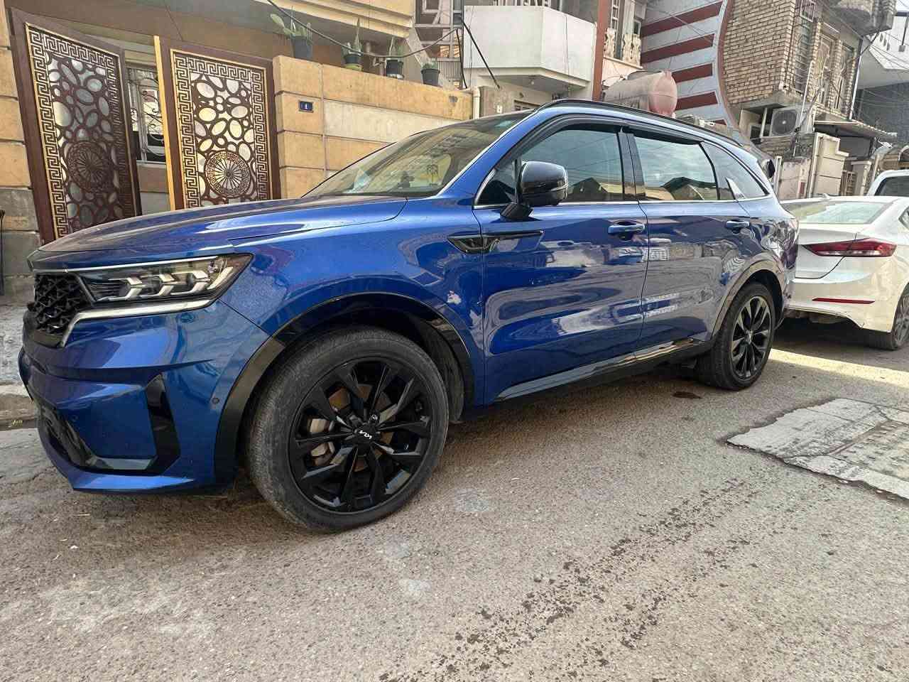 كيا سيرنتو موديل ٢٠٢٢ رقم بغداد اللون فيروزي مواصفات SXبرستيج فول مواصفات محرك ٤ سلندر تيربو بنوراما كشنات جلد مواصفات ١ / ١ حادثها تبديل بنيد ودعامية امامية مع تصليح خشم الشاصي مكان بسيط وبارد في الجاملغ الأمامي صور السونار مرفقة في المنشور السيارة ماشية ٥٧ الف كيلو متر سيارة جاهزة بدون نقص 
واتساب ***********
