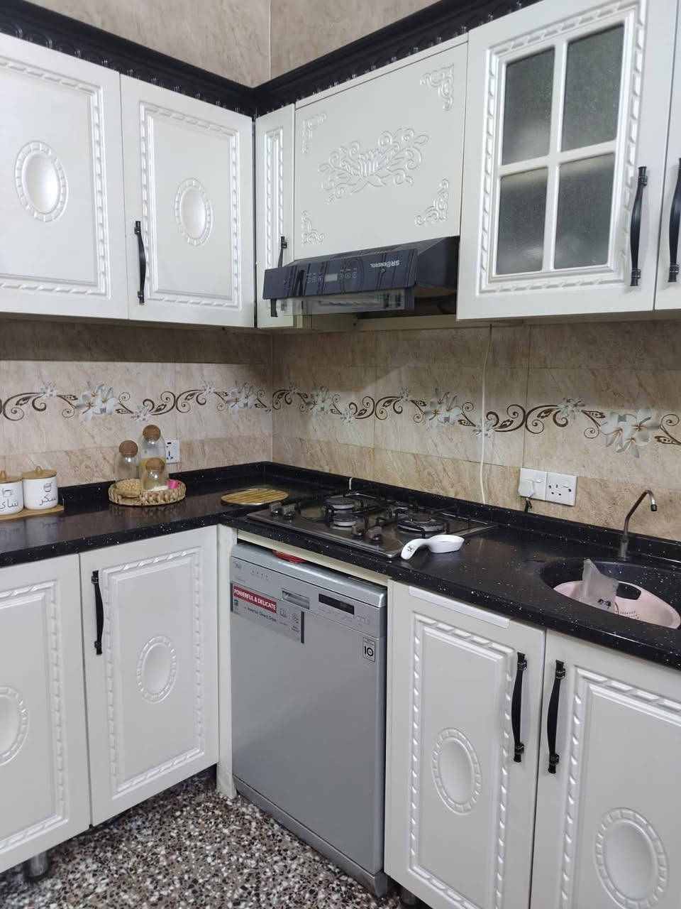السلام عليكم كاونتر للبيع طباخ ومرشحه ويا مستعمل بس اخو جديد اريده بمليون و٣٠٠
***********
