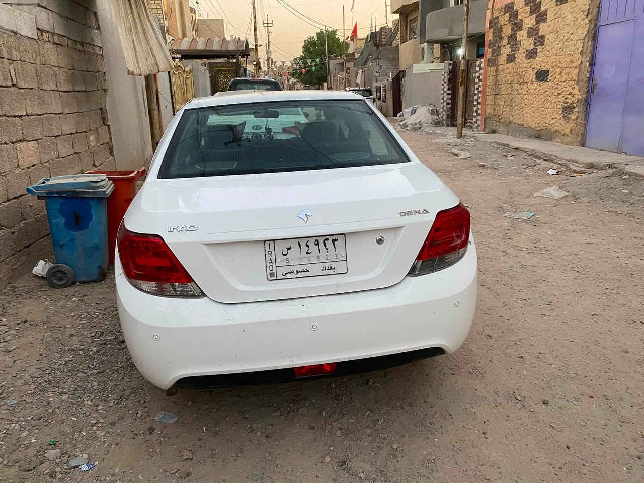 السلام عليكم 
سياره سمند دنا موديل 22 ماشيه 21الف يعني زيرو كير عادي ع ايدي السياره مطلوبه للمصرف يعني ابيع واسدهاااا راساا واحول لليشتري رايدها  82 وبيها مجال بسيط الساره مكانها الزعفرانيه للاتصال ***********
