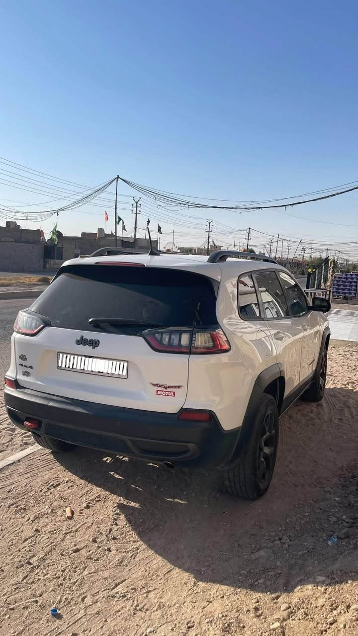 جيب بزون ترايل هوك مديل 19 رقم اربيل بأسمي
مكينه v6 3200
كير مكينه مكفول 
حادث تبديل بنيد فقط وبارد قليل
بيع او مراوس بجارجر او اوباما
*********** عمارة, ميسان
