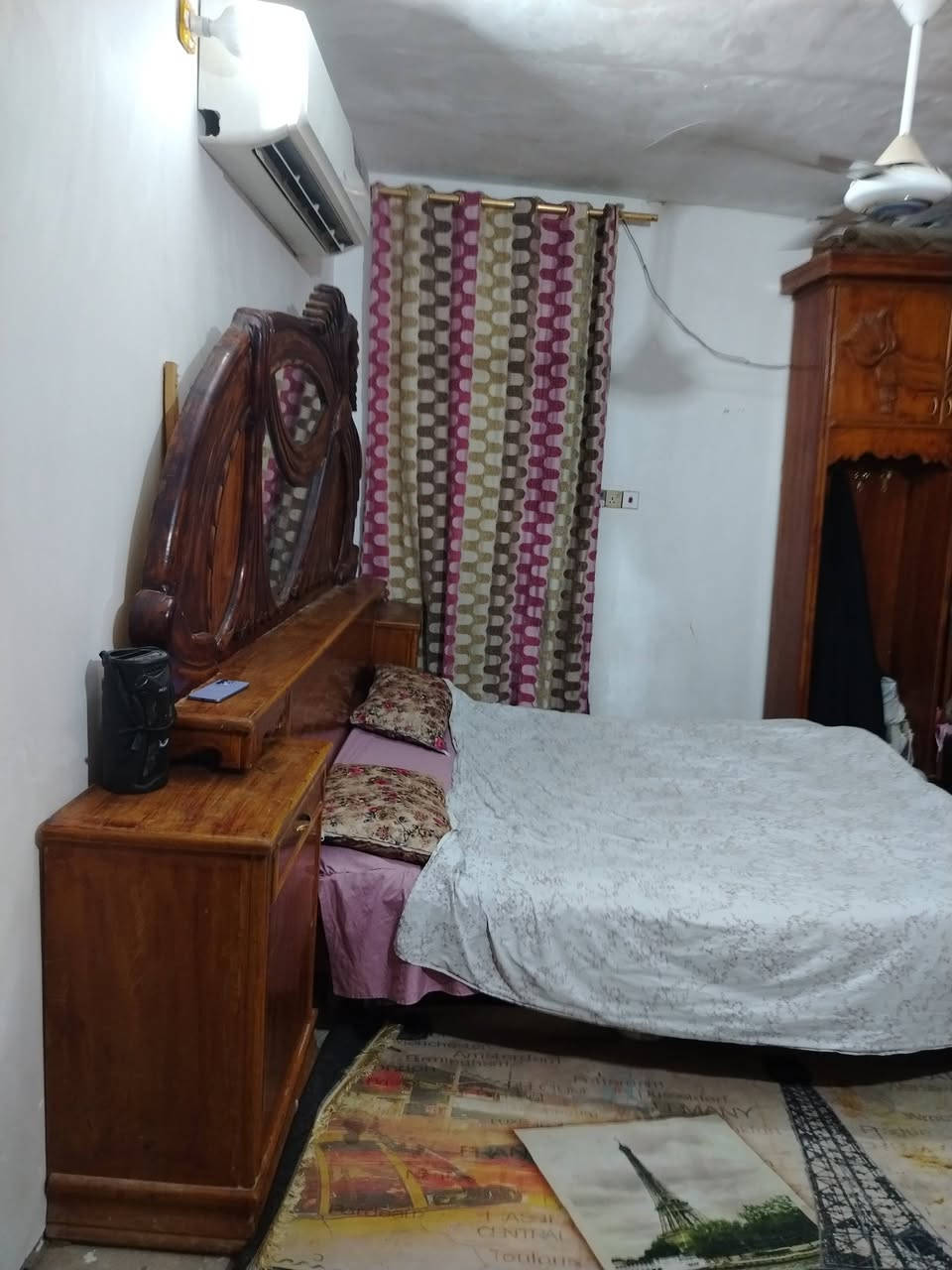 سلام عليكم دار ١٠٧ م بناء ٥٠ والباقي حديقه أساس رفت بناء طابوك سقف صب كونكريت طابقين يتكون من غرفتين وصوله ومطبخ وصحيات وحديقه داخل البيت السعر ٣٠ وبي مجال العنوان سايدين المطار شارع علكم الشبلي تواصل مكتب الغريري ***********
