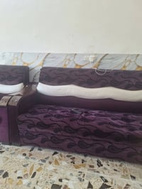 غراض نظيفه استعمال قليل  الشاشة بيها انترنت حجم ٤٣مع ميز سعرها200الف و...