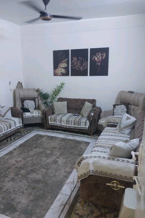 للبيع ....
نصف قطعه طابقين خلفيه ٨٠ متر 
تحتوي ع ٤ غرف و حمام و مطبخ
بغداد / الشعله / قطاع ٦ خلف البريد
***********