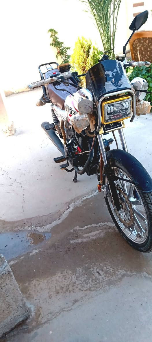 سلام عليكم دراجه مكفوله موديل 25/ السعر 900الف وبي مجال للشرايه ***********🚶
