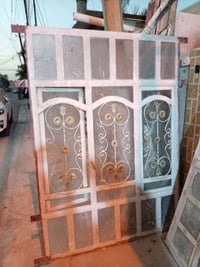 للبيع شباك 2متر×1.40 شباك 2متر×40 مع محجر السعر 75الف   للأستفسار 0790...
